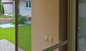 pevné sítě do dveří s montážním rámem