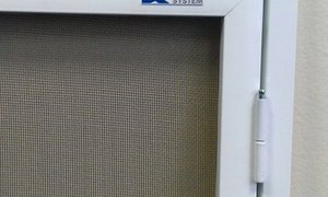 pevné sítě do dveří s montážním rámem