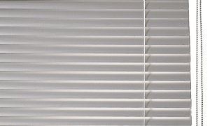 Žaluzie pro plastové okna Brno