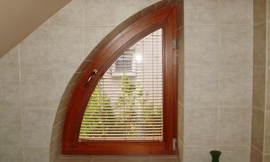 Žaluzie K-design na obloukové okna