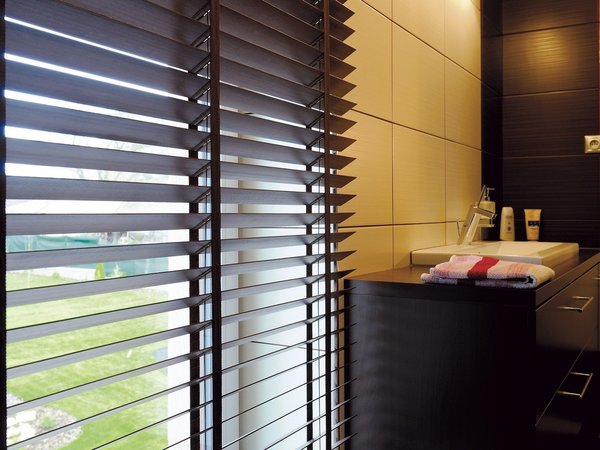 horizontální bambusové žaluzie