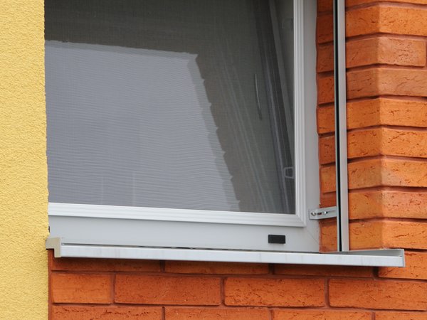 Pevná síť na okna Universal na hliníkové okna značky K-system