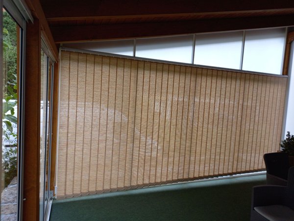 Vertikální žaluzie z přírodního materiálu